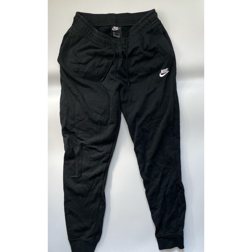 Nike Sportswear Essential Women’s Fleece Joggers